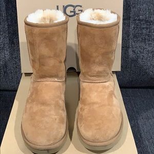 Classic II Genuine Shearling Lined Short Boot